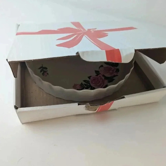Christineholm White Porcelain Rose Quiche Tart Pie Pan Baking Dish - Picture 3 of 3